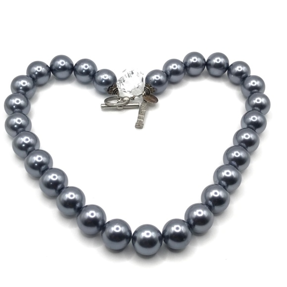 MY FLAT IN LONDON Faux Gray South Sea Pearl Necklace Chunky 15mm Toggle - Picture 2 of 10